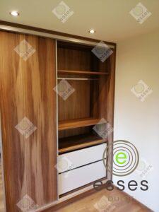 beépített szekrény